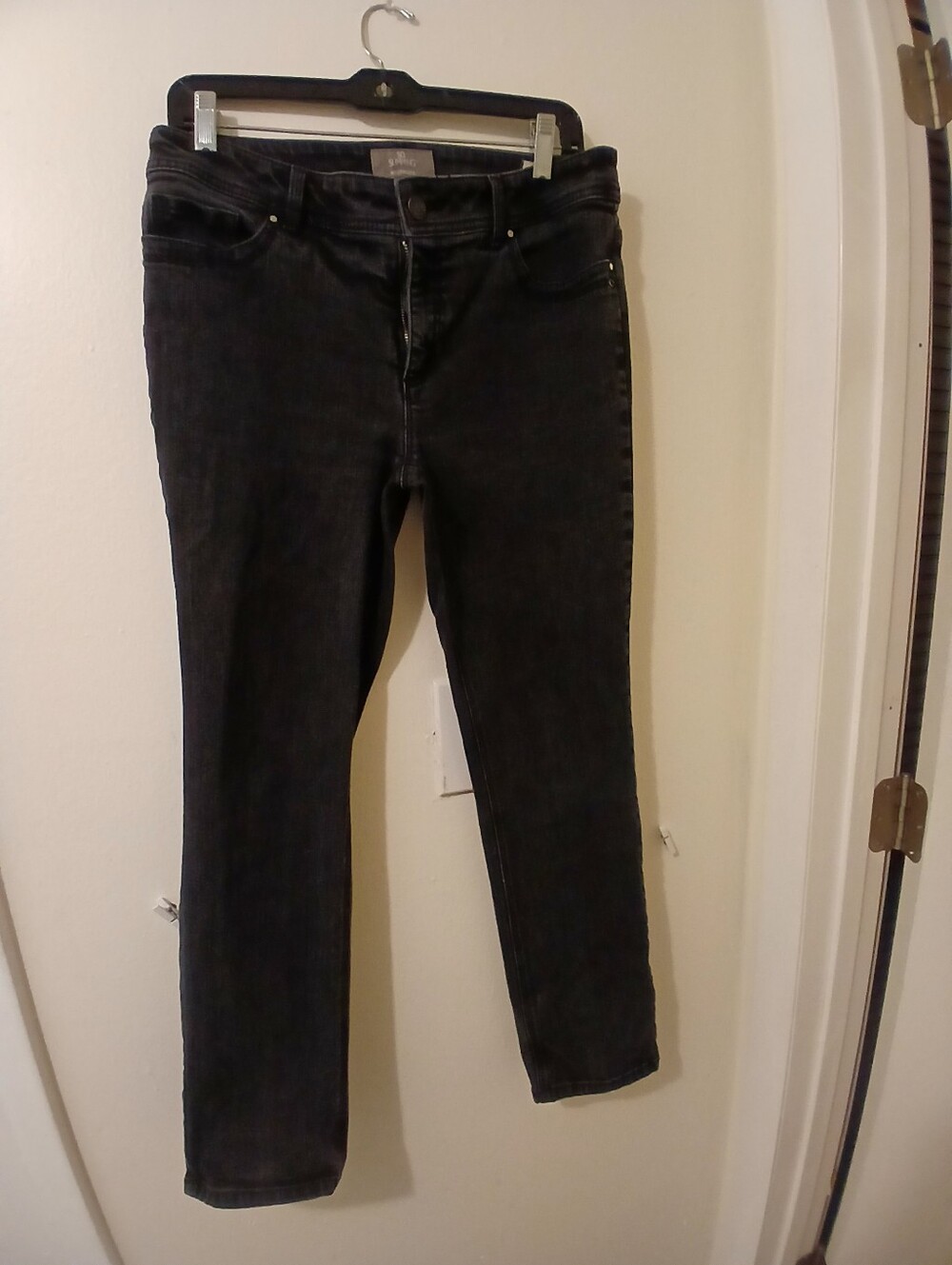Chico's Black Skinny Jeans - Sleek Mid-Rise